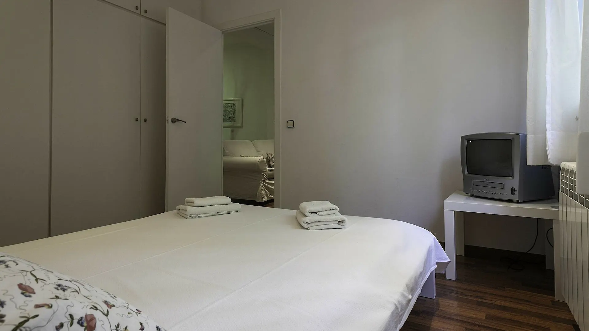 Barcelona Comtal Apartments ספרד
